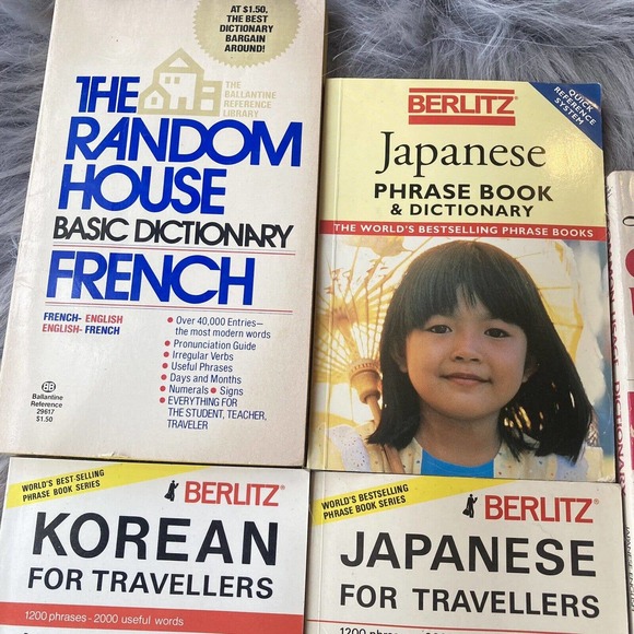 Berlitz Japanese Phrase Book Dictionary French Korean Travel International GOOD - Picture 2 of 5